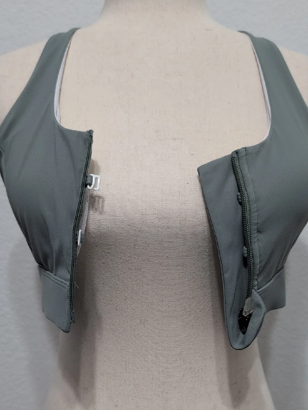 Front Zip High Impact Sports Bra Sage Green Size Small - Picture 7 of 8